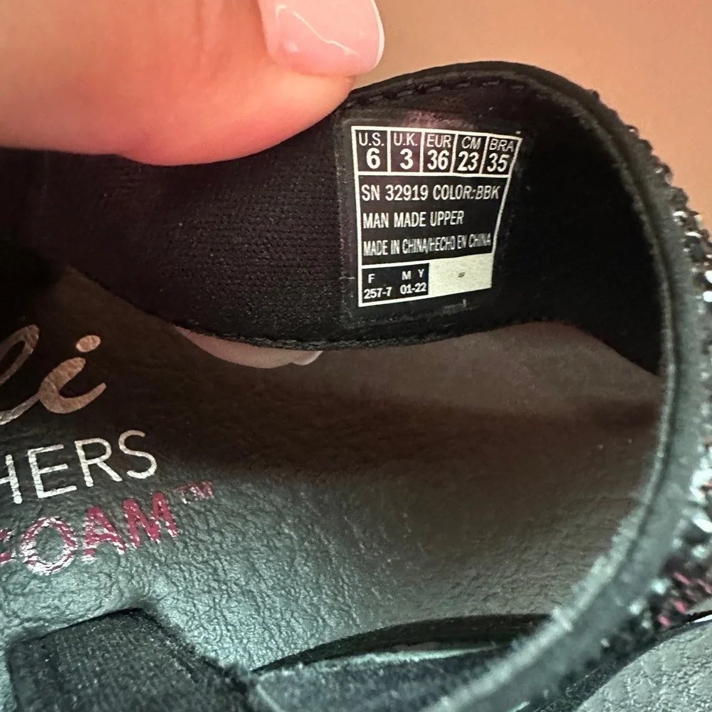 NWT Skechers Yoga Foam Meditation Black Rhinestone Women's Sandal
